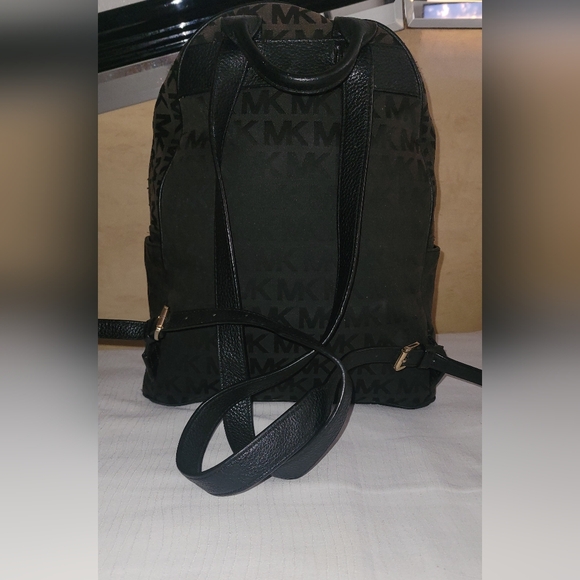 Michael Kors Pre-loved Backpack - Picture 2 of 7